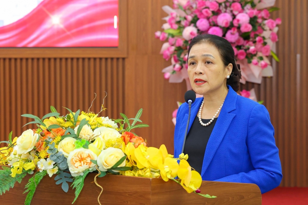 L'ambassadrice Nguyên Phuong Nga, ancienne vice-ministre des Affaires étrangères et ancienne présidente de l'Union des organisations d'amitié du Vietnam partage sur la pensée de Hô Chí Minh et la philosophie de la diplomatie populaire. Photo: @AACVF