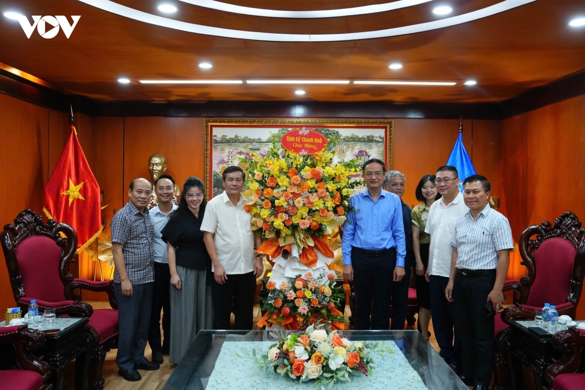 Đoàn Tỉnh ủy Thanh Hóa do ông Phạm Văn Tuấn, Phó Trưởng ban Tuyên giáo và Dân vận làm trưởng đoàn đến chúc mừng VOV.