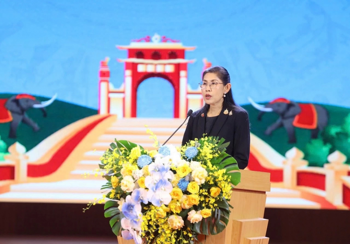 นางสาว อุรวดี ศรีภิรมย์ เอกอัครราชทูตไทย ณ กรุงฮานอย กล่าวปราศรัยในกิจกรรม