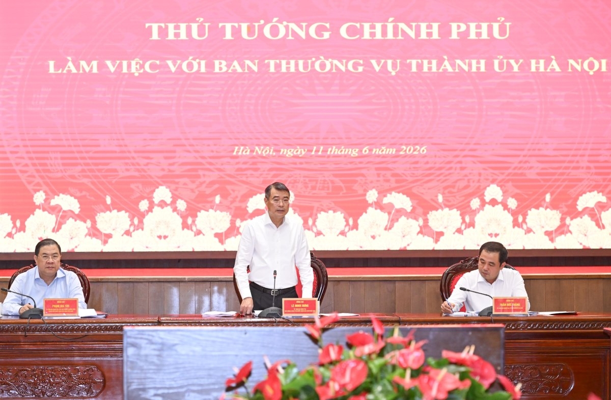 黎明兴总理与河内市委常委会举行工作会议。
