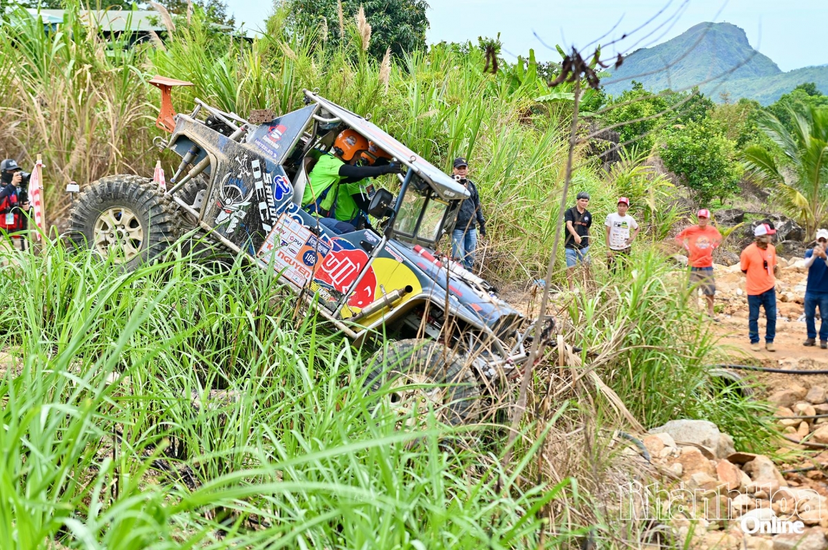 Das Team des Motorklubs Dak Lak beim Wettbewerb. (Foto: baokhanhhoa.vn)