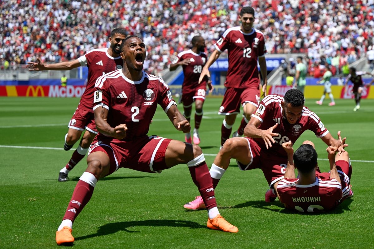 勝ち点1を喜んでいるカタール選手<br>
（写真:AP/Eakin Howard）