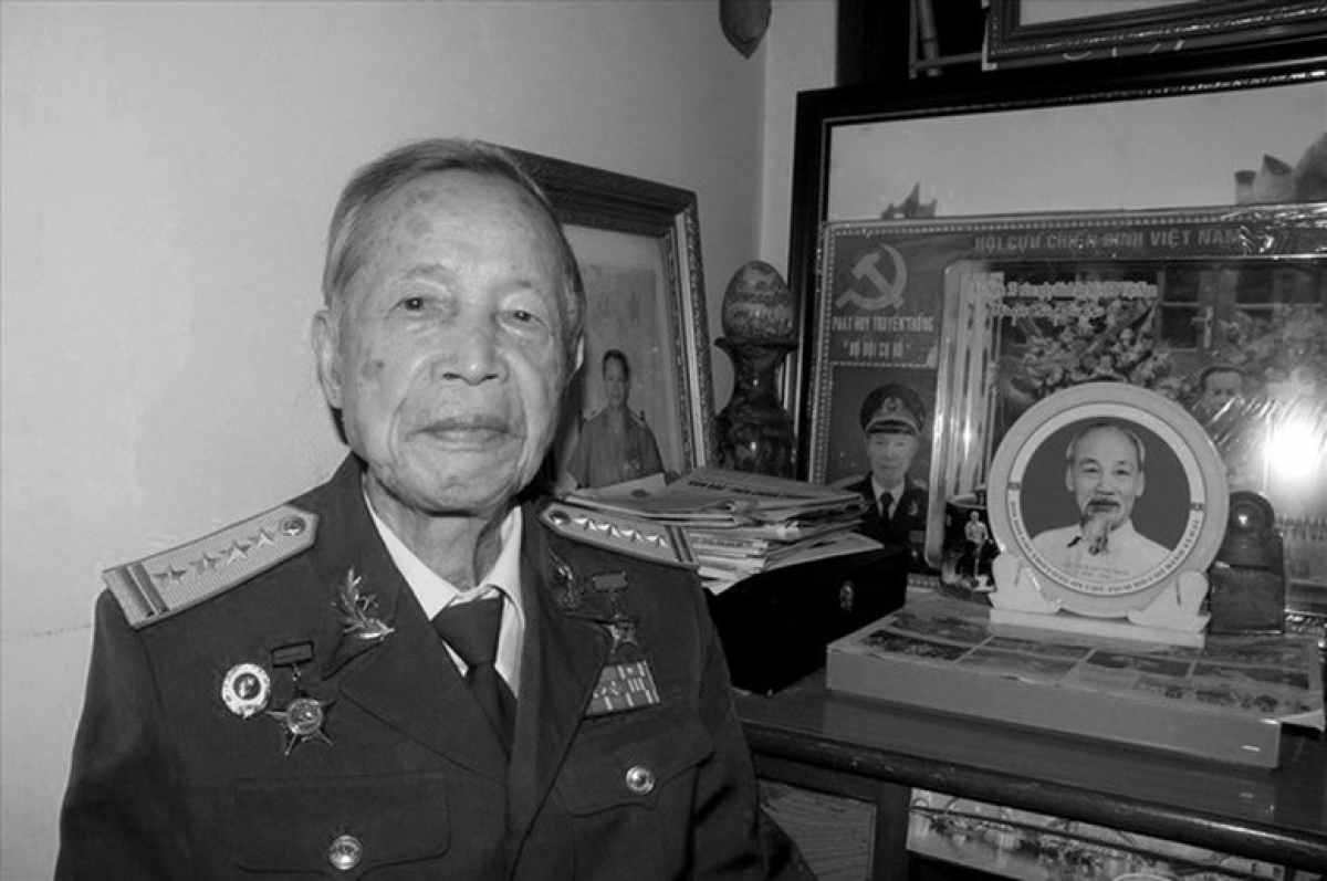 Đại tá, Anh hùng Lực lượng vũ trang nhân dân La Văn Cầu. Ảnh: Trần Vương/Lao Động
