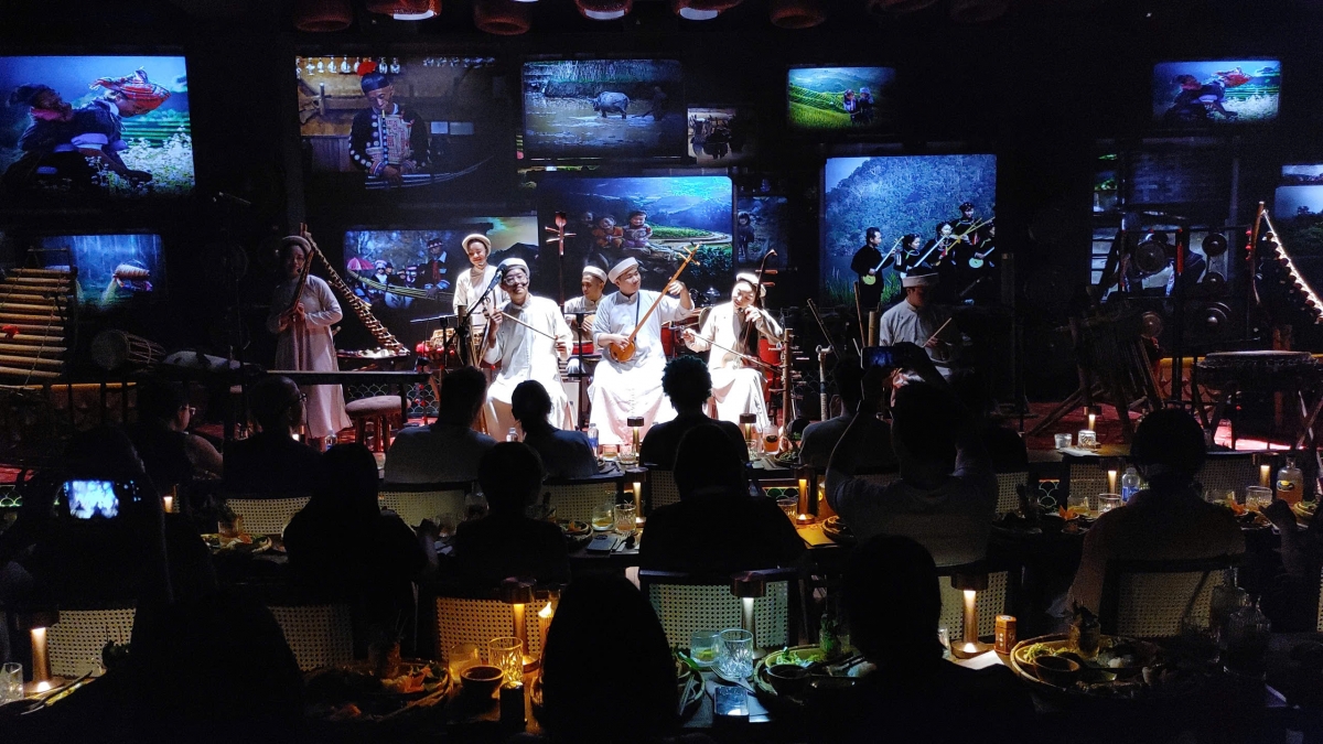 Chao Show lights up HCM City’s nightlife. (Photo: VOV)