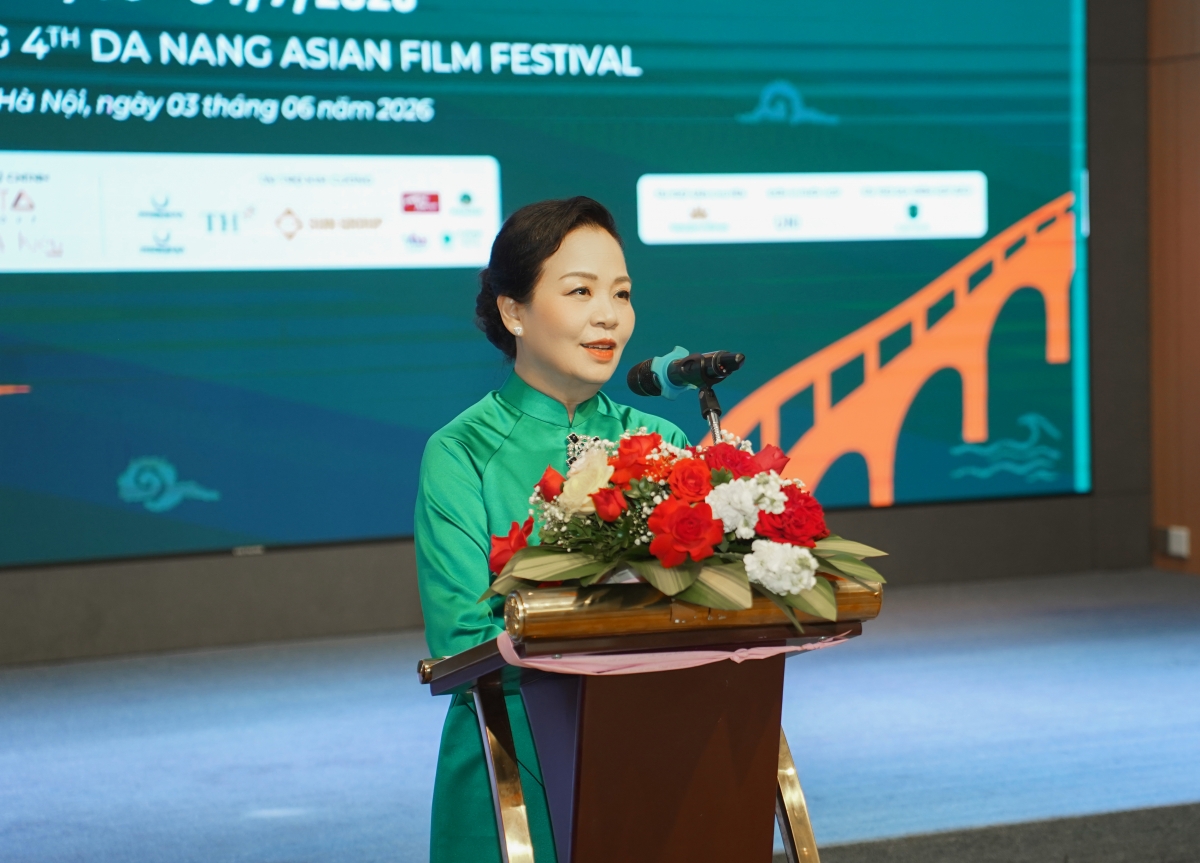 TS Ngô Phương Lan, Chủ tịch Hiệp hội Xúc tiến phát triển điện ảnh Việt Nam, đồng Trưởng Ban Tổ chức DANAFF 4, Giám đốc Liên hoan phim phát biểu tại cuộc họp báo - Ảnh: Anh Vũ