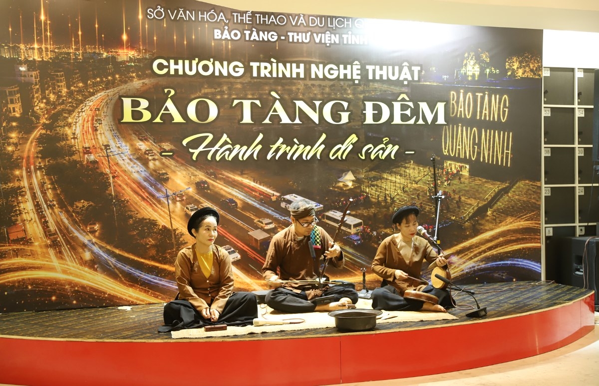 Les spectacles et concerts de musique traditionnelle mettent en lumière la richesse du patrimoine culturel. Photo : Truong Giang/VOV-Nord-Est
