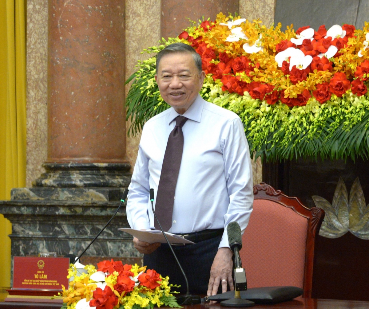 General Secretary and President To Lam speaks at a meeting with 101 outstanding journalists on the occasion of the 101st anniversary of Vietnam's Revolutionary Journalism Day. (Photo: Van Hieu/VOV)