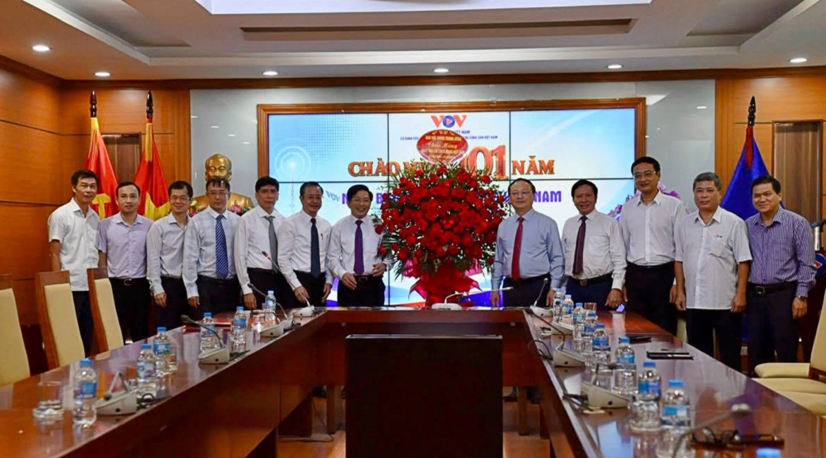 Ban Nội chính Trung ương chúc mừng VOV nhân ngày Báo chí cách mạng Việt Nam. Ảnh: VOV