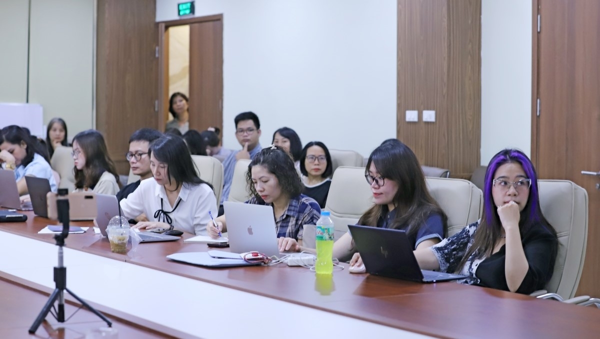 Para reporter dan editor VOV5 mengikuti pelatihan keterampilan produksi video pendek. Foto: Le Chi/VOV5