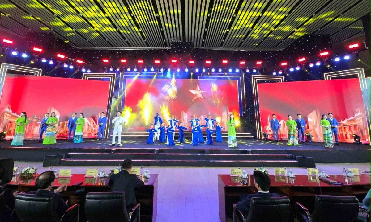 Pertunjukan seni dalam upacara penutupan. (Foto: Duc Anh/VOV5)
