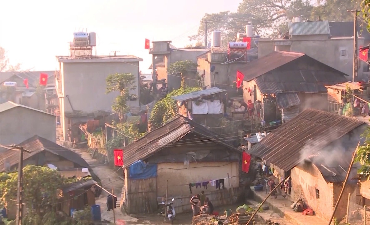 (ທູ​ລຸ້ມ ​ຄ່ອຍໆ​ຫັນ​ປ່ຽນ​, ສ້າງ​ໂສມໜ້າ​ໃໝ່​​ທັງດ້ານ​ເສດ​ຖະ​ກິດ, ສັງ​ຄົມ )