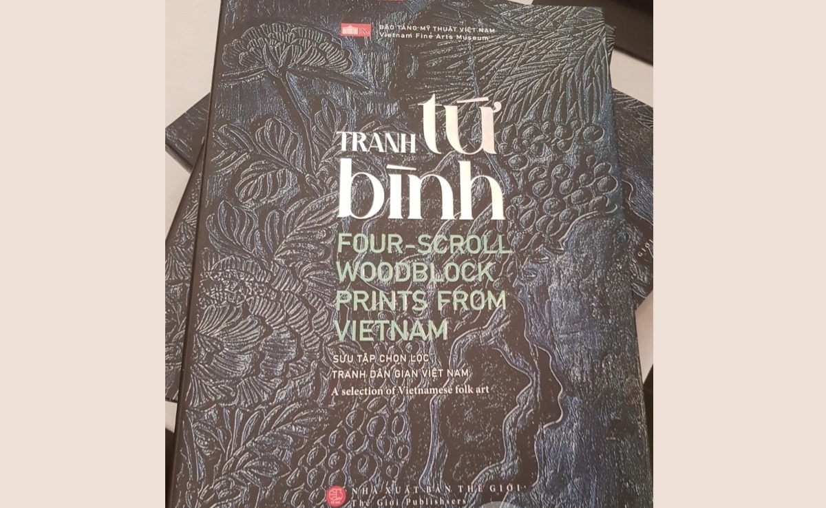 The reprinted Four-Panel painting book published by the Vietnam Fine Arts Museum of Fine Arts (Photo: Ngoc Anh/VOV5)