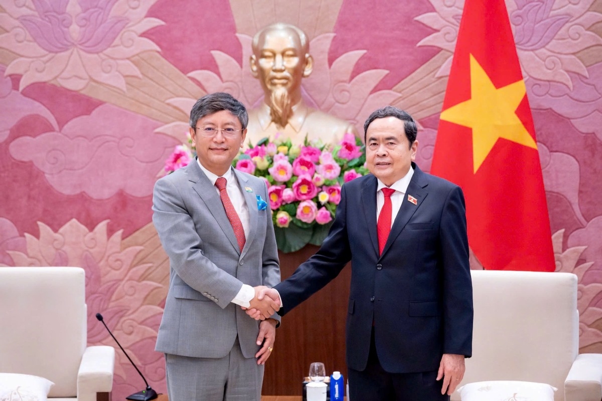 NA Chairman Tran Thanh Man (R) receives Indian Ambassador to Vietnam Tshering Wangchuk Sherpa, Hanoi, June 23, 2026. (Photo: Le Tuyet/VOV)