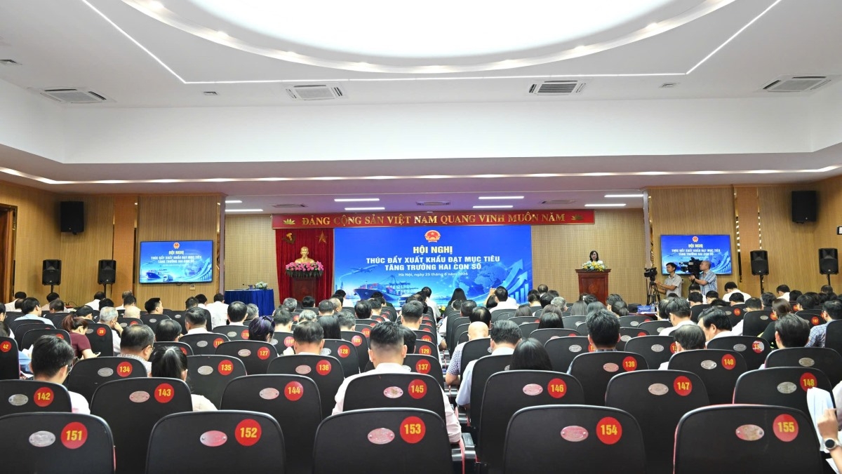"Konferensi Mendorong Ekspor untuk Mencapai Target Pertumbuhan Dua Digit” berlangsung pada Kamis pagi (25 Juni), di Kota Hanoi. (Foto: Nguyen Long/VOV)