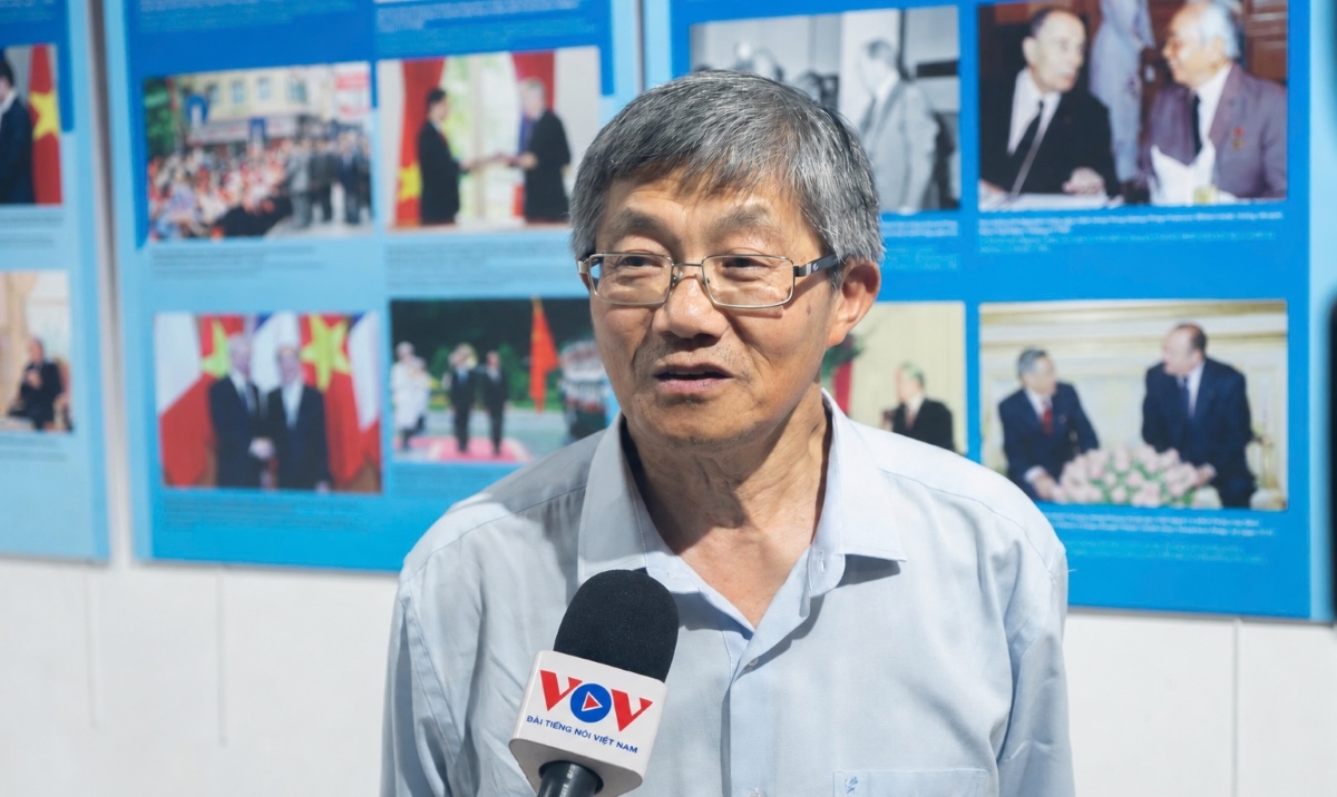 Le Van Kiem, a son of doctor Le Van Cuu who donated archival photographs of President Ho Chi Minh (Photo: Anh Tuan/VOV-Paris)