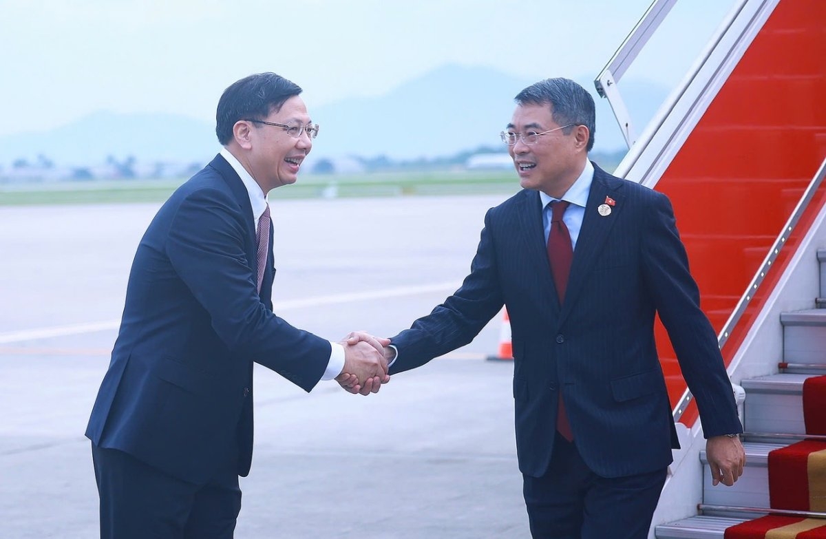 PM Le Minh Hung tiba di Bandara Noi Bai (Foto: Lai Hoa/VOV)