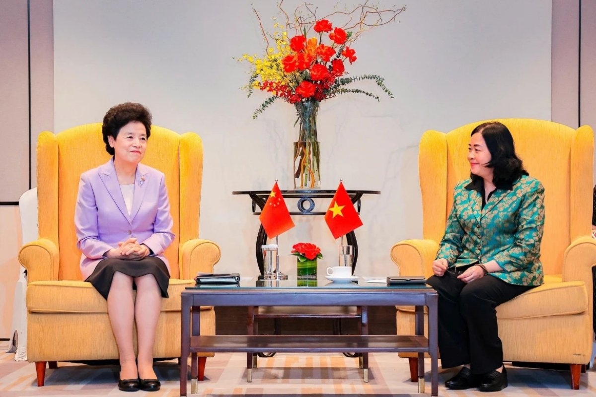 Bà Bùi Thị Minh Hoài, Ủy viên Bộ Chính trị, Bí thư Trung ương Đảng, Chủ tịch Ủy ban Trung ương Mặt trận Tổ quốc Việt Nam tiếp bà Hàm Huy, Phó Chủ tịch Chính hiệp toàn quốc Trung Quốc. Ảnh: Kim Thanh/ VOV1