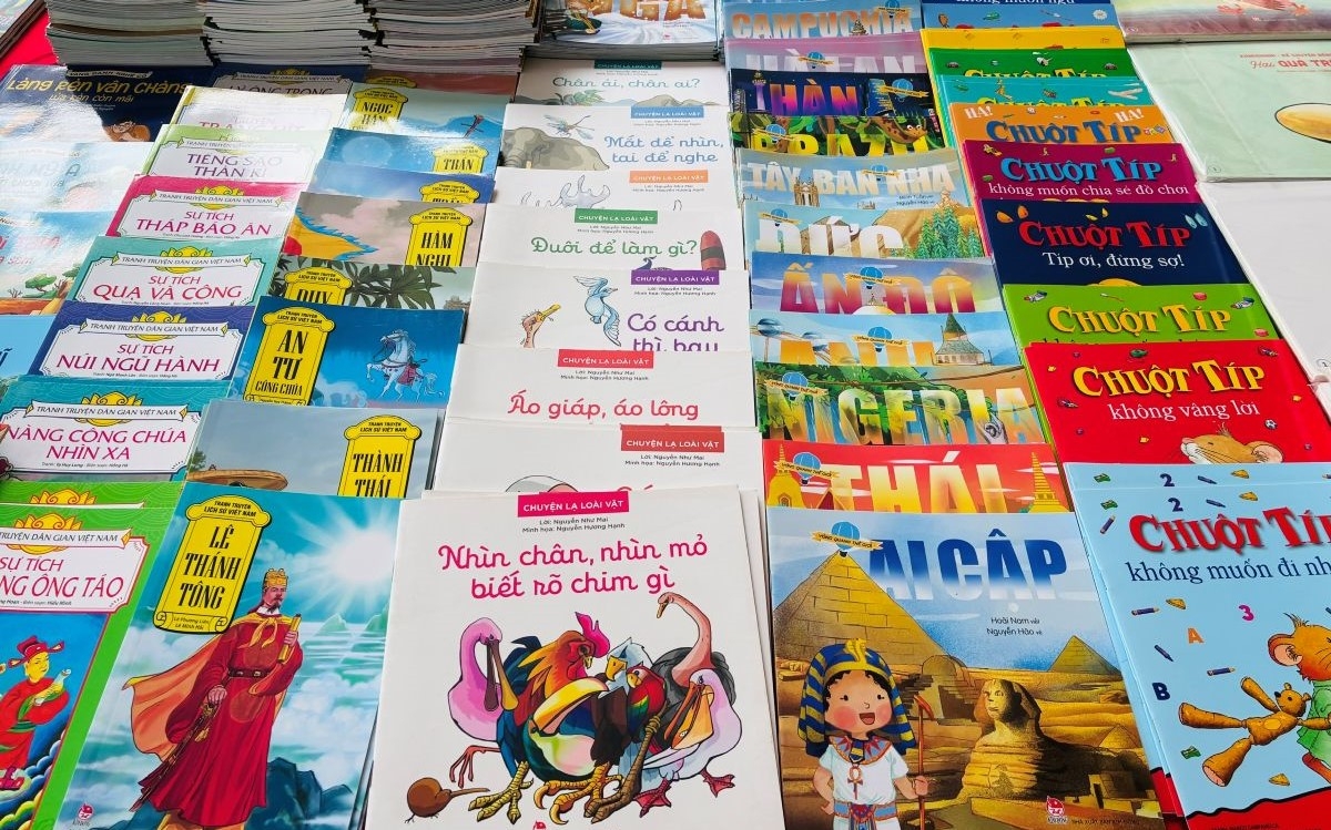 Halaman-halaman buku membuka cakrawala dunia - tempat anak-anak didengar dan dipahami. Foto: Ngoc Xuan/VOV Kota Ho Chi Minh.