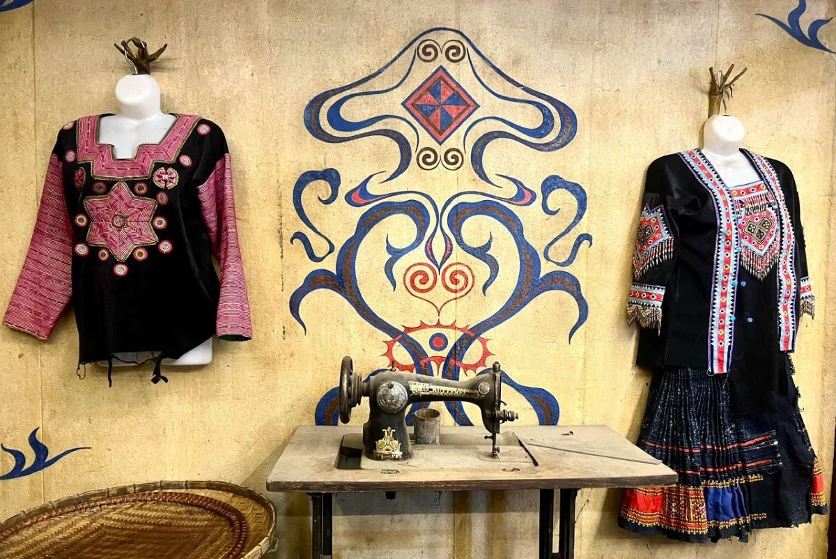 With its strong resistance to moisture, giang paper is also used for wall coverings. (Photo: Huyen Trang/VOV5)