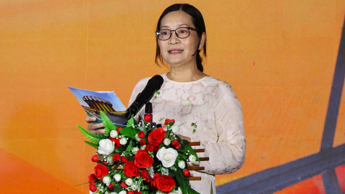 La directora del Centro de Promoción de Inversiones, Comercio y Turismo de Can Tho, Nguyen Thi Kieu Duyen, pronuncia el discurso inaugural. Foto: Hong Phuong/VOV