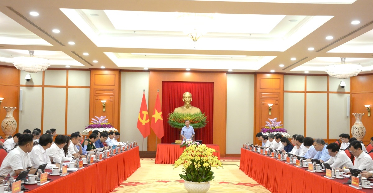 Party General Secretary and State President To Lam presides over the working session. Photo: Van Hieu/VOV
