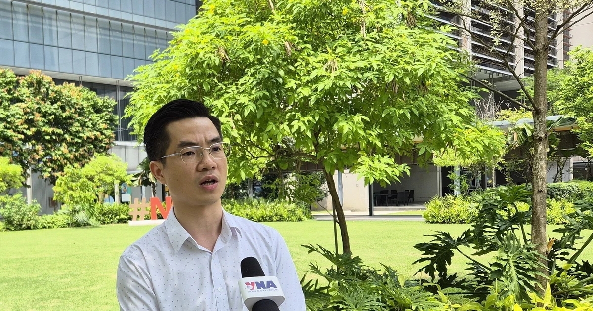 Tiến sĩ Hà Sơn Tùng, Phó Trưởng khoa Khoa Công nghệ quang học tiên tiến<br>
thuộc Cơ quan Nghiên cứu, Công nghệ và Khoa học Singapore (A*STAR) trả lời phỏng vấn. Ảnh: TTXVN