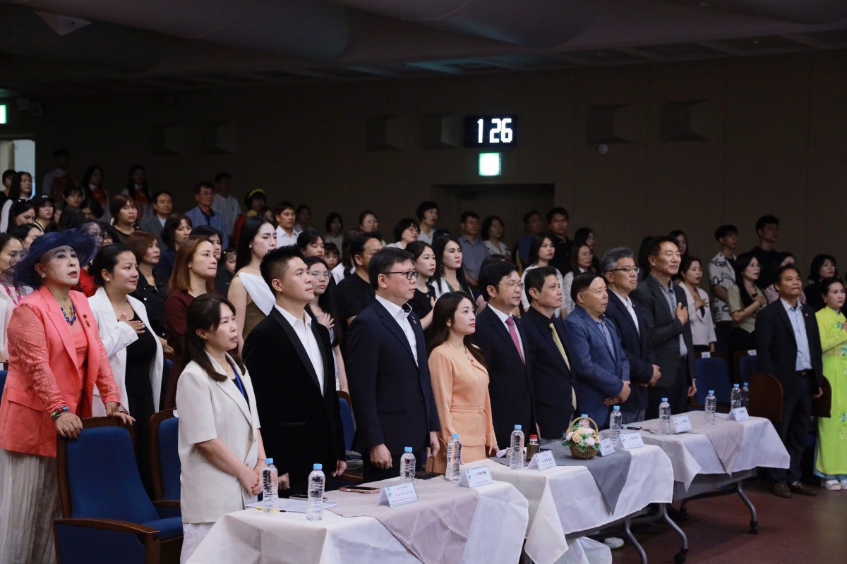 Buổi lễ thu hút sự tham dự của đại diện Đại sứ quán Việt Nam tại Hàn Quốc, đại diện chính quyền sở tại cùng đông đảo bà con kiều bào. Ảnh BTC cung cấp