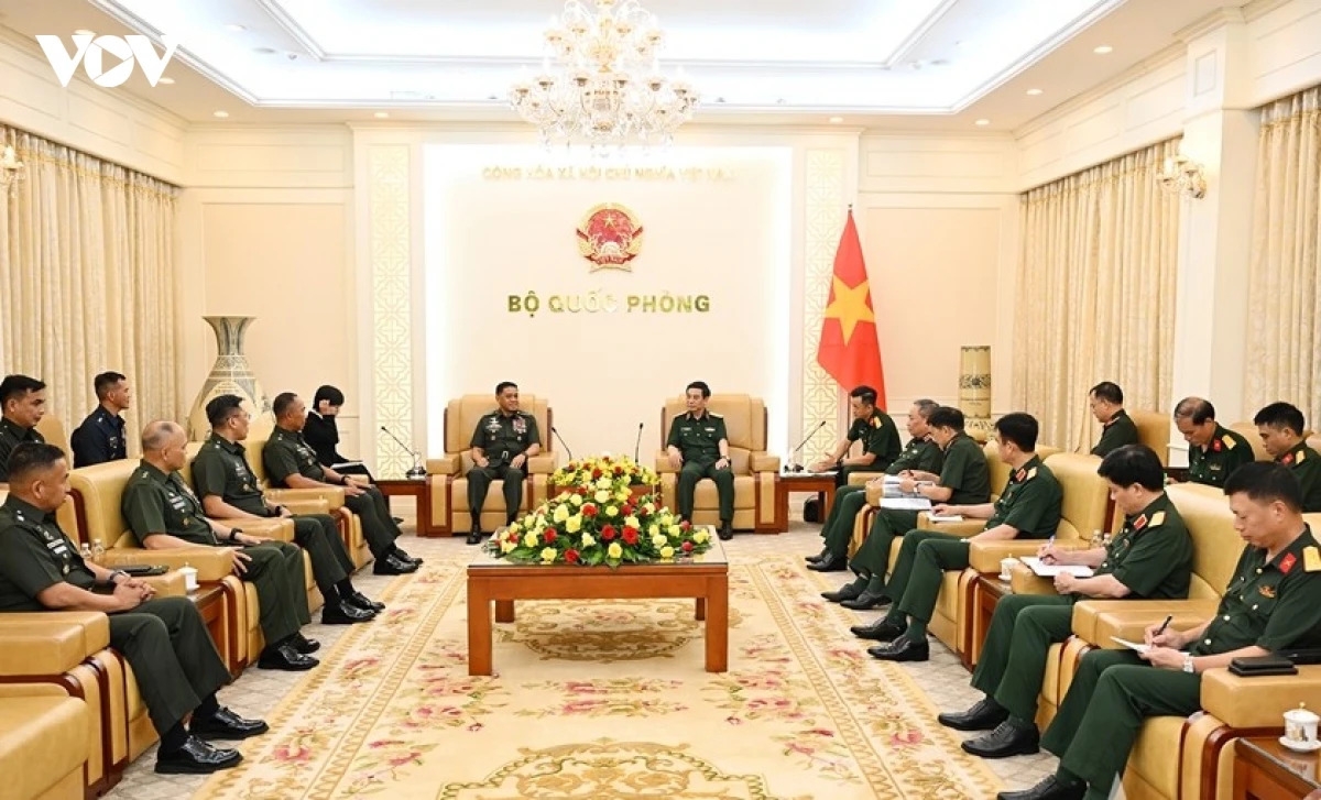 ファン・ヴァン・ザン副首相兼国防相、フィリピン軍のロメオ・ブローナー・ジュニア参謀総長と面会（写真：VOV.VN）