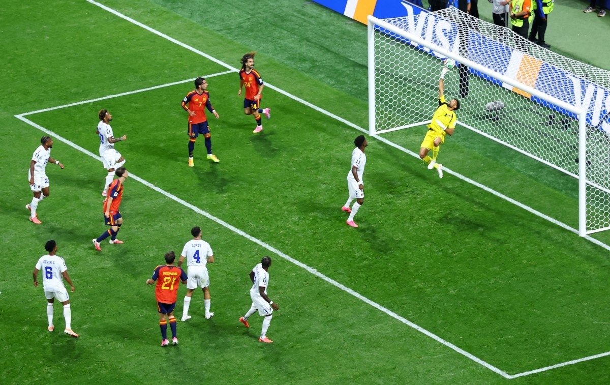 Cape Verde goalkeeper Vozinha saves a shot from Spain during their World Cup 2026 Group H match at Atlanta Stadium in Atlanta, Georgia, on June 15, 2026. (Photo: REUTERS/Bernadett Szabo)
