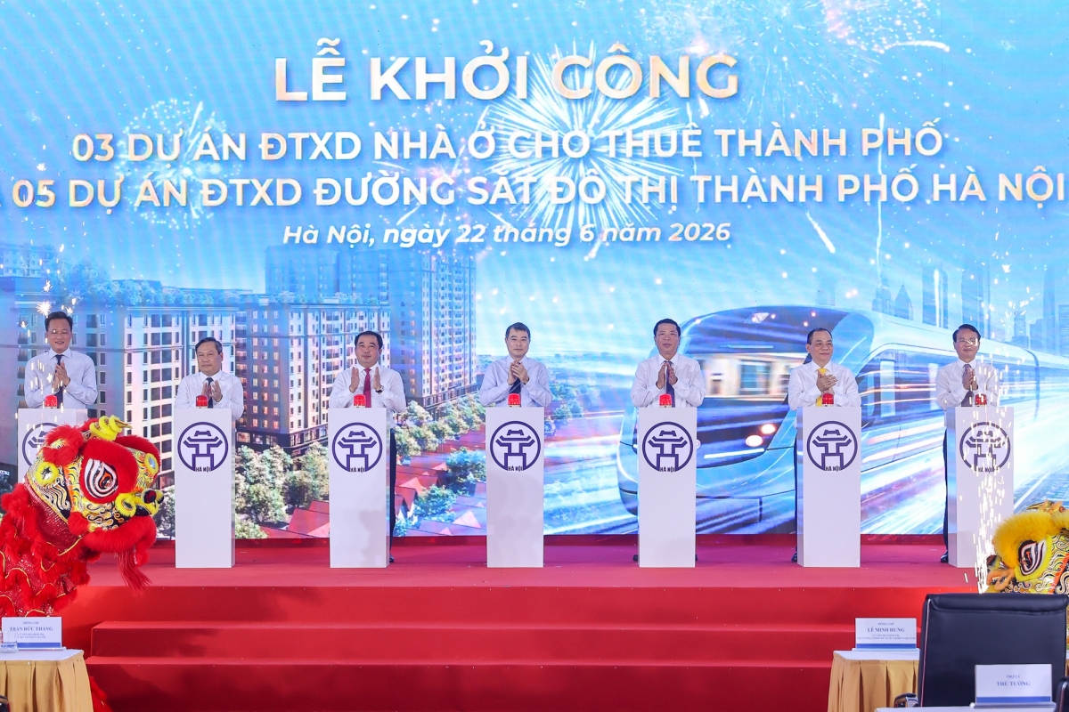 政府总理黎明兴同各位代表出席动工仪式。