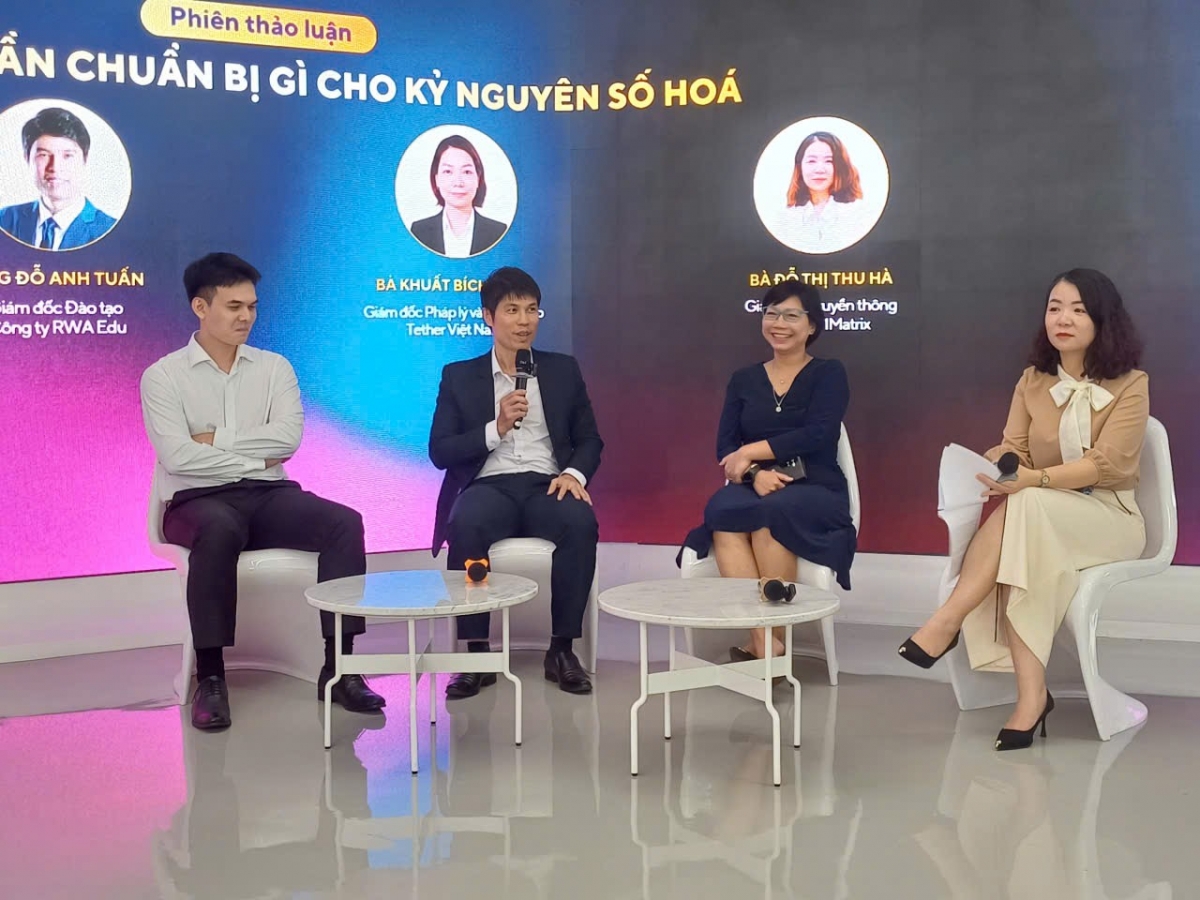 Speakers at the discussion “What investors need to prepare for the digitalization era” (Photo: Ngoc Anh)