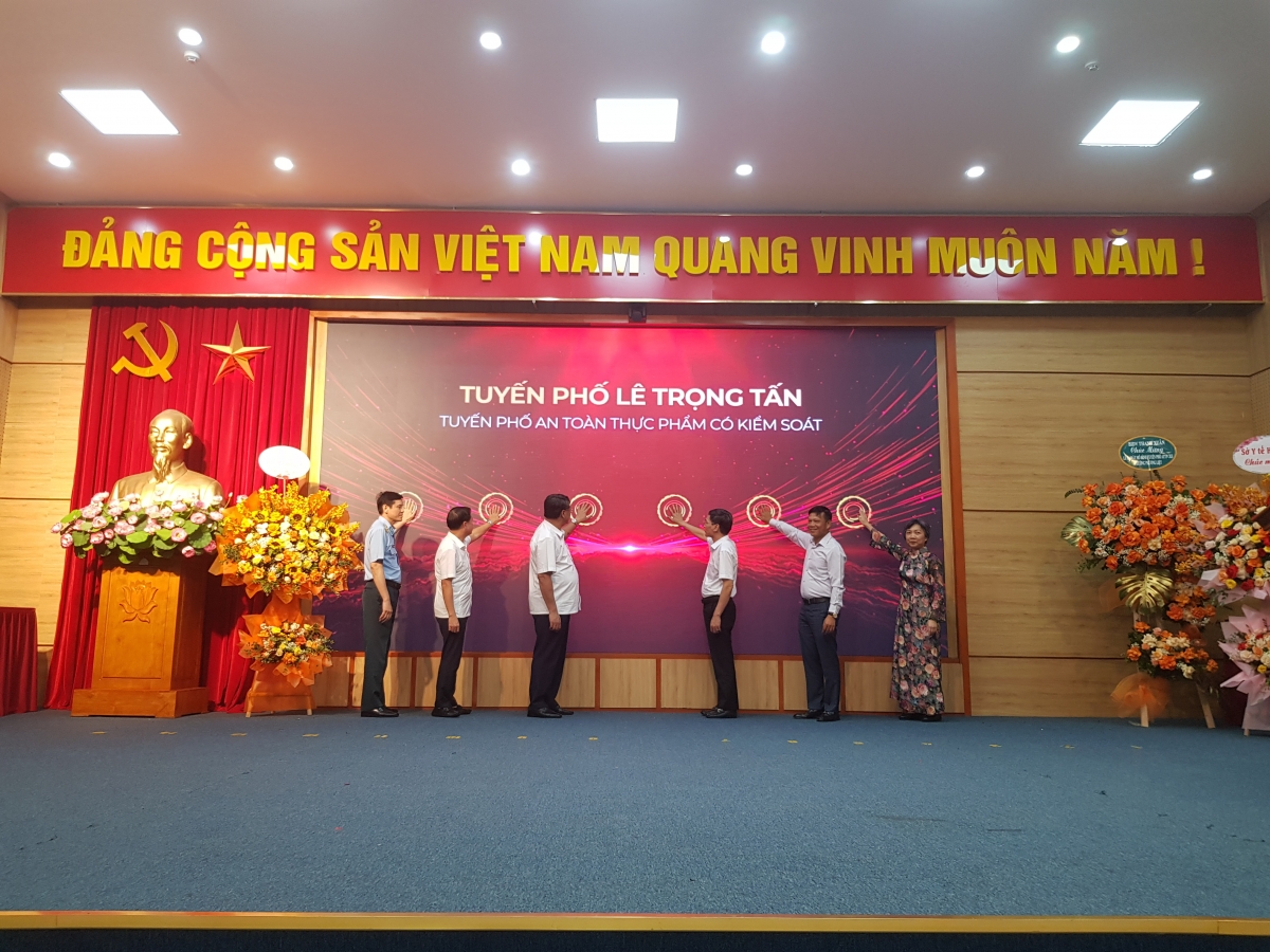 Officials press the button to launch the Le Trong Tan food safety control street in Phuong Liet ward, Hanoi, June 30, 2026. 