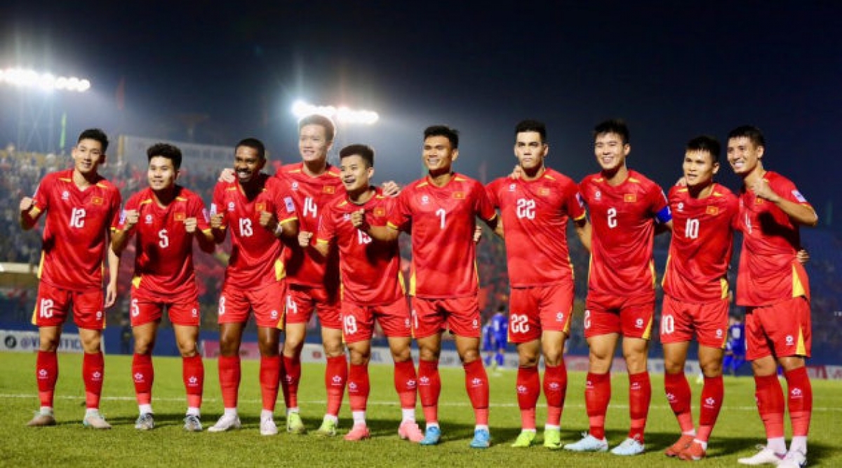 Die vietnamesische Fußballmannschaft ist bereit für die Asien Cups 2027. (Foto: baolamdong.vn)