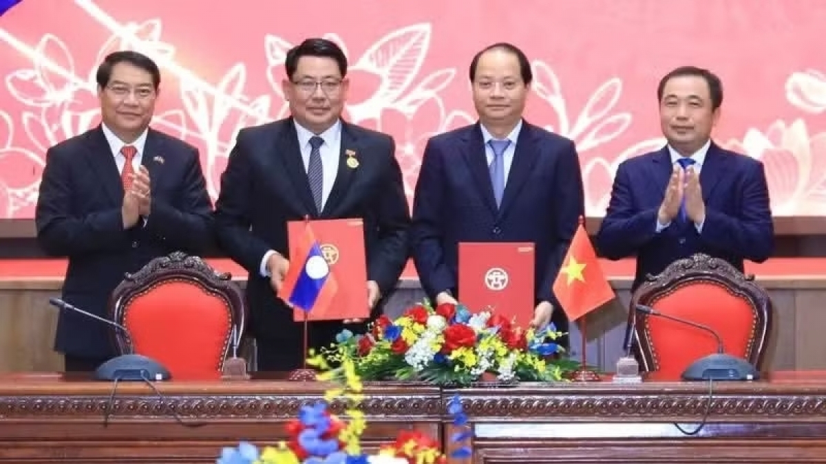 ສອງ​ນະ​ຄອນຫຼວງ ລົງ​ນາມ​ໃນ​ບົດ​ບັນ​ທຶກ​ຄວາມ​ເຂົ້າ​ໃຈ​ວ່າ​ດ້ວຍ​ການ​ຮ່ວມ​ມື​ 7 ສະ​ບັບ  (ພາບ: nhandan.vn)