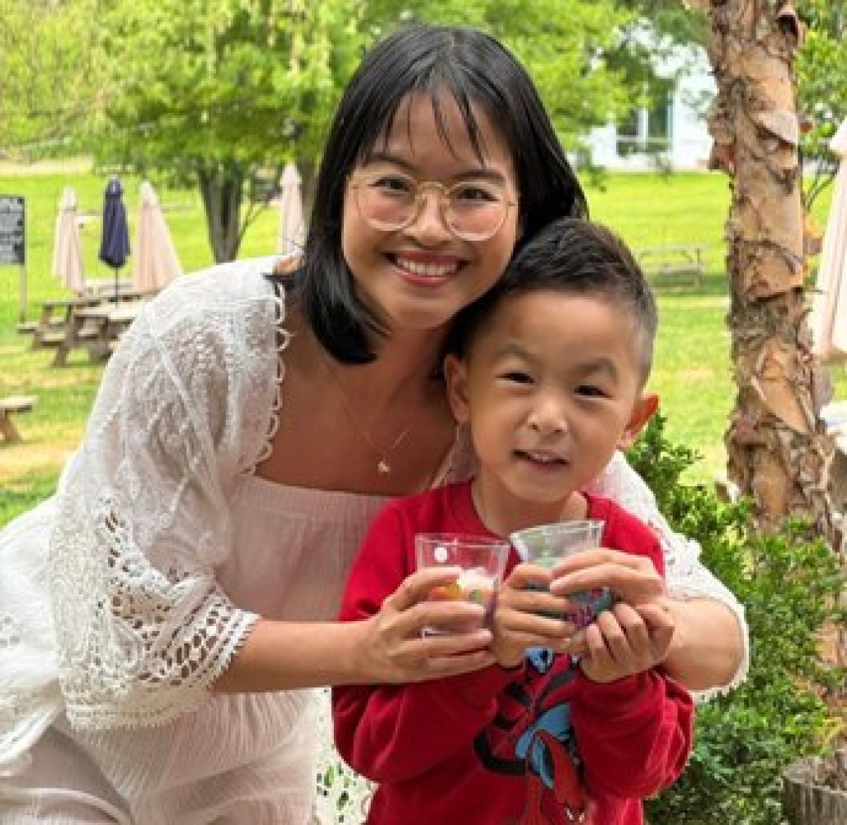 Chị Trương Phan Ngọc My, người Việt tại Hoa Kỳ và con trai. Ảnh: FBNV