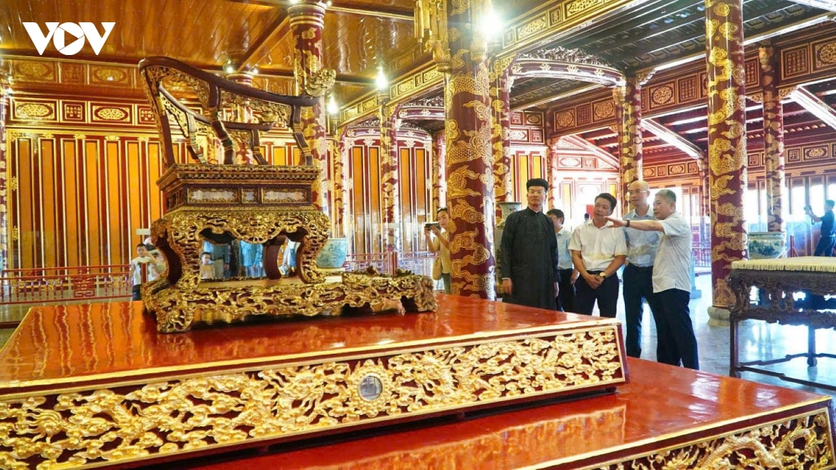 สมบัติแห่งชาติ "พระราชบัลลังก์จักรพรรดิราชวงศ์เหงียน" ถูกจัดแสดงอีกครั้ง ณ วังท้ายหว่า