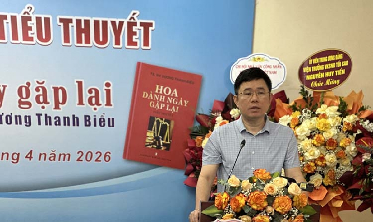 Ông Nguyễn Đức Thái- Phó Viện trưởng Viện KSNDTC phát biểu tại Lễ ra mắt tập tiểu thuyết “Hoa dành ngày gặp lại” của nhà văn Dương Thanh Biểu