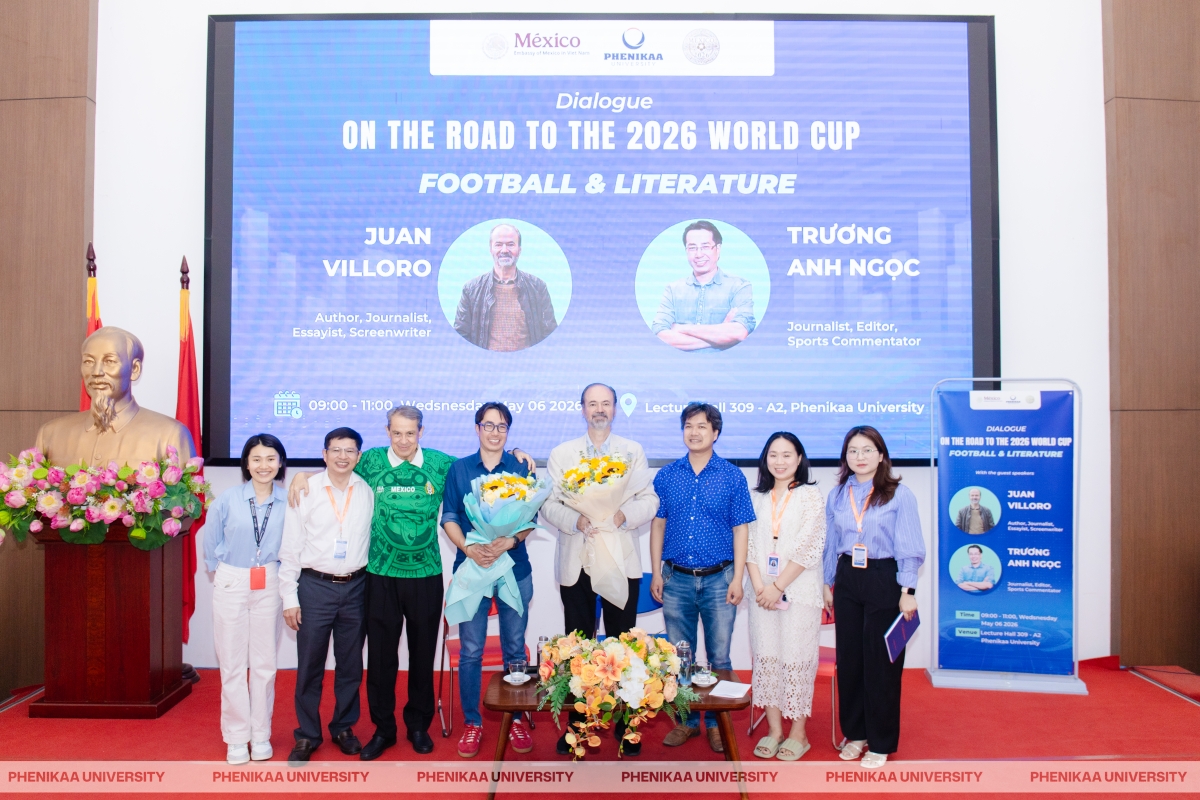 The event is attended by representatives of the Mexican Embassy to Vietnam and prominent sports commentator Truong Anh Ngoc. (Photo: Phenikaa University)