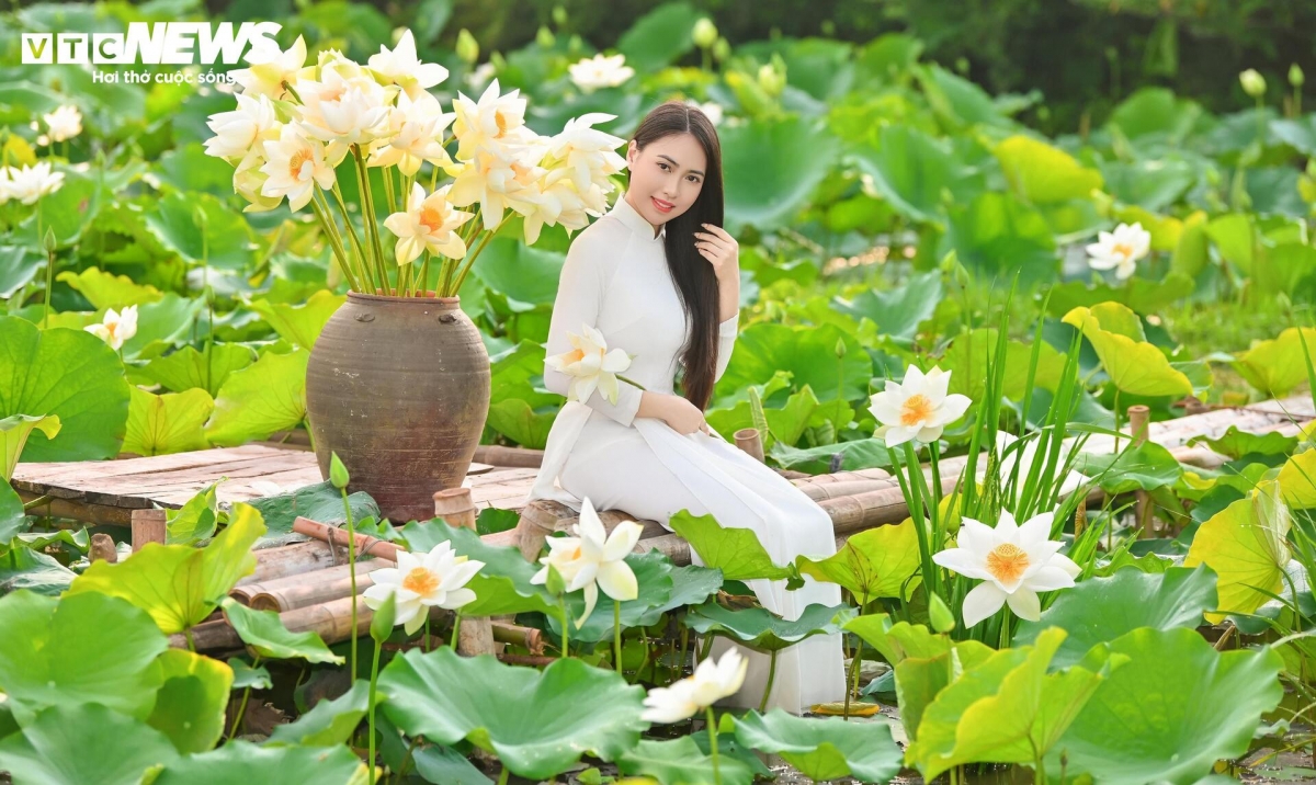 Không khí nhộn nhịp nhưng vẫn giữ được nét thanh bình vốn có của vùng quê ngoại thành.