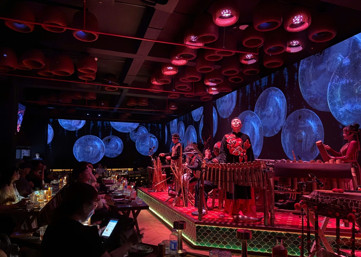 Chao Show is considered a cultural ambassador, helping bring Vietnamese music and cultural identity to the international community. (Photo: VOV)