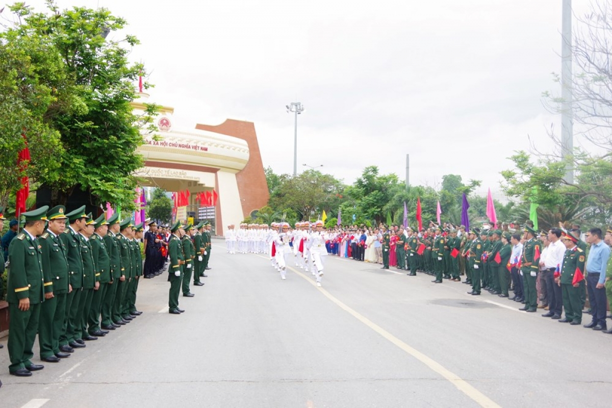 ພິ​ທີສົ່ງອັດຖິ<br>
(ພາບ:baovanhoa.vn)