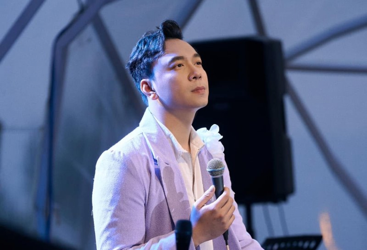 Ca sỹ Lê Việt Anh