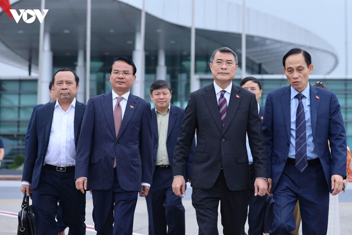 Thủ tướng Chính phủ Lê Minh Hưng và Đoàn đại biểu cấp cao Việt Nam rời sân bay Quốc tế Nội Bài lên đường tham dự Hội nghị Cấp cao kỷ niệm 35 năm quan hệ ASEAN - Nga