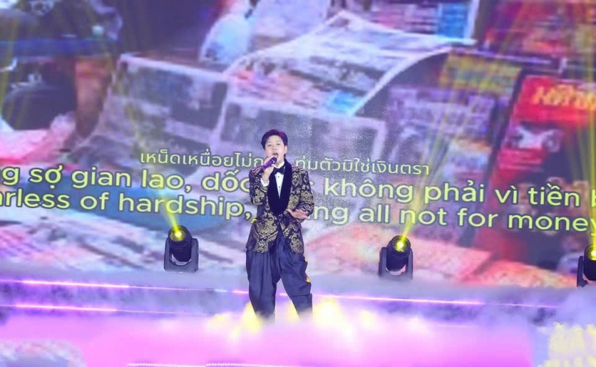 จ๊ะโอ๋ ณัฏฐ์อาภา ผ่องทิพาภรณ์ นำเสนอเพลง คนหนังสือพิมพ์ (Photo: Nhandan.vn)