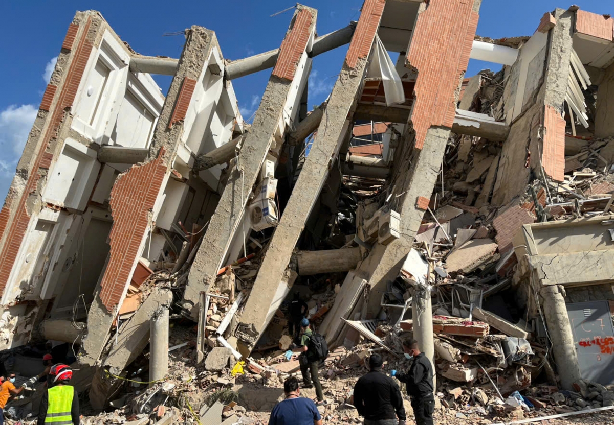 Bangunan-bangunan runtuh setelah gempa bumi di Venezuela. Foto: Surat Kabar Tentara Rakyat