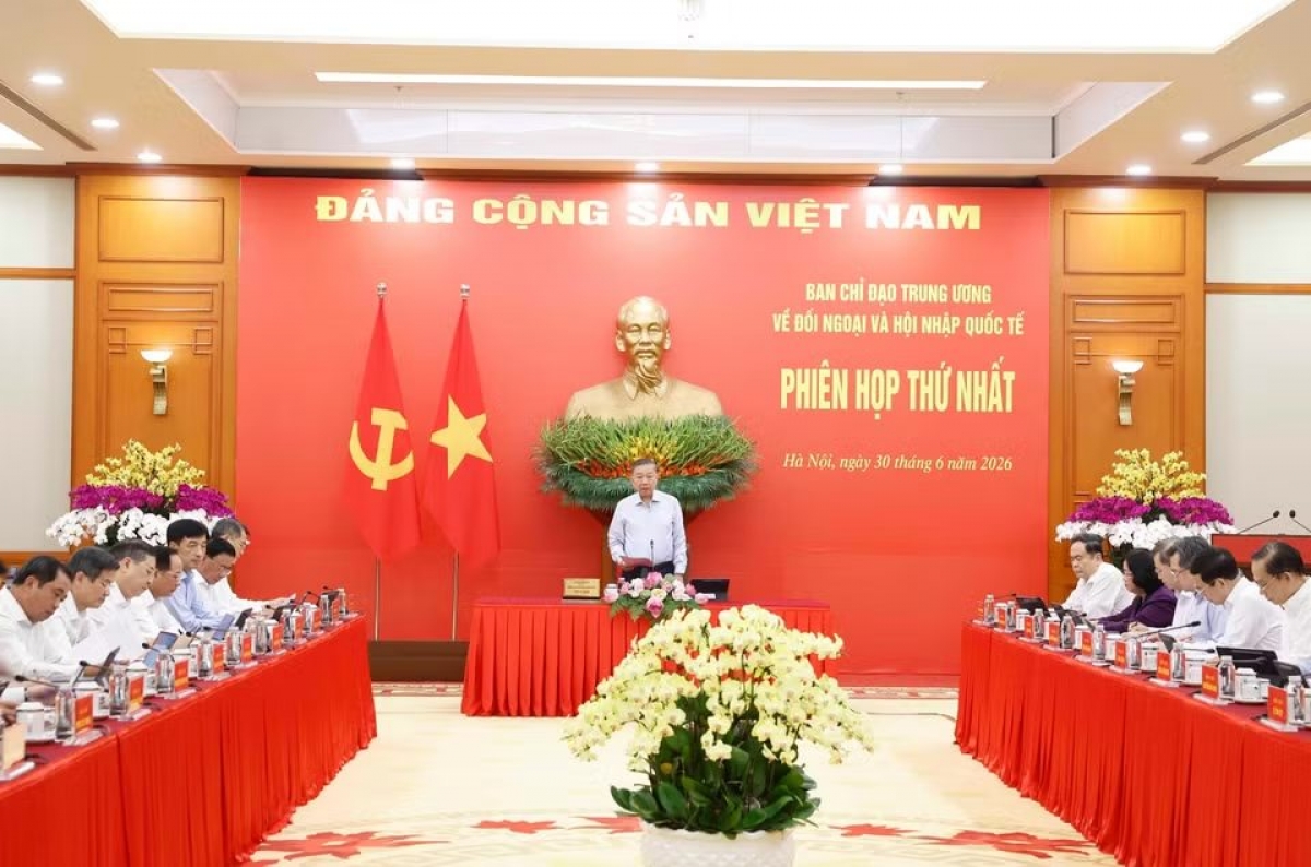 Sekretaris Jenderal dan Presiden To Lam menekankan bahwa urusan luar negeri dan integrasi internasional harus lebih langsung melayani pembangunan dan peningkatan daya saing nasional. (Foto: VNA)