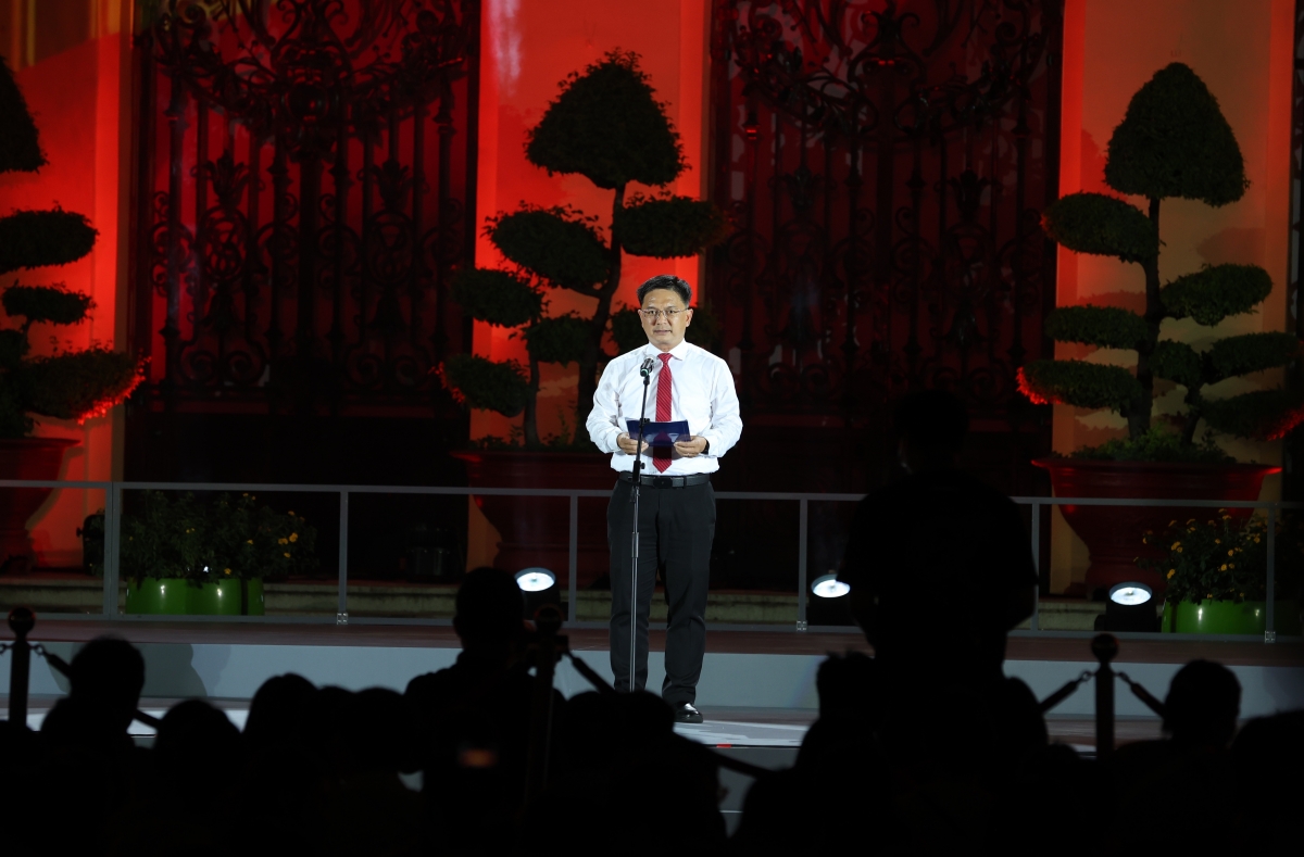 Nguyen Manh Cuong, Vice Chairman of the Ho Chi Minh City People’s Committee, delivers the opening remarks.