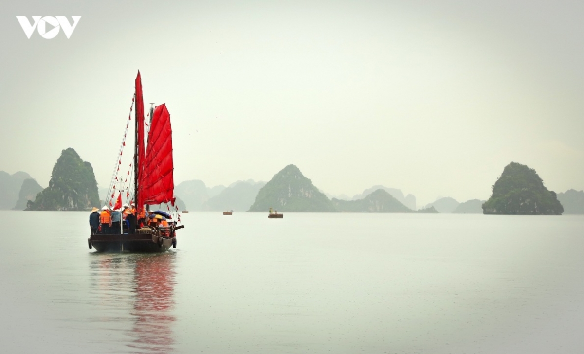 Three-plank sailboats, once the primary means of transport for Quang Ninh's coastal communities (Photo: VOV) 