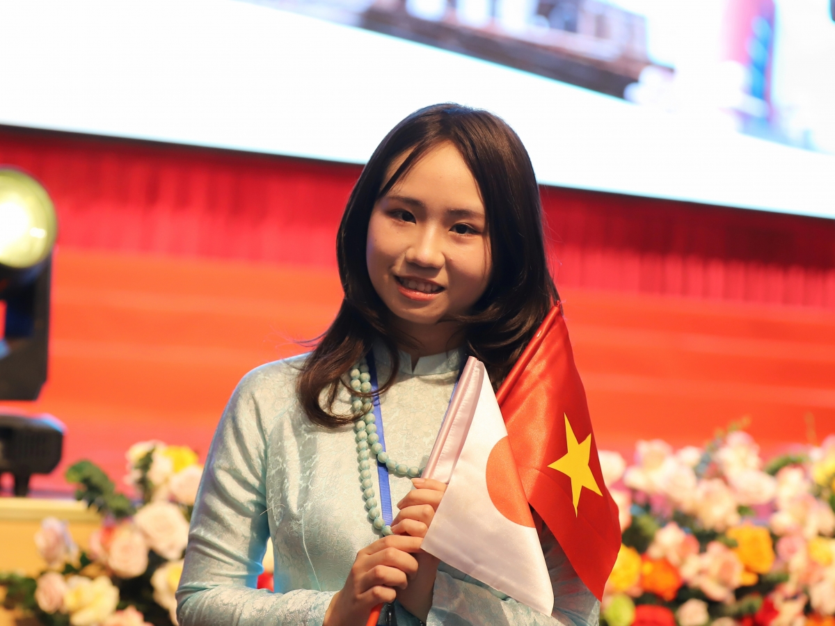 Em Nhật Linh, một trại sinh về từ Nhật Bản