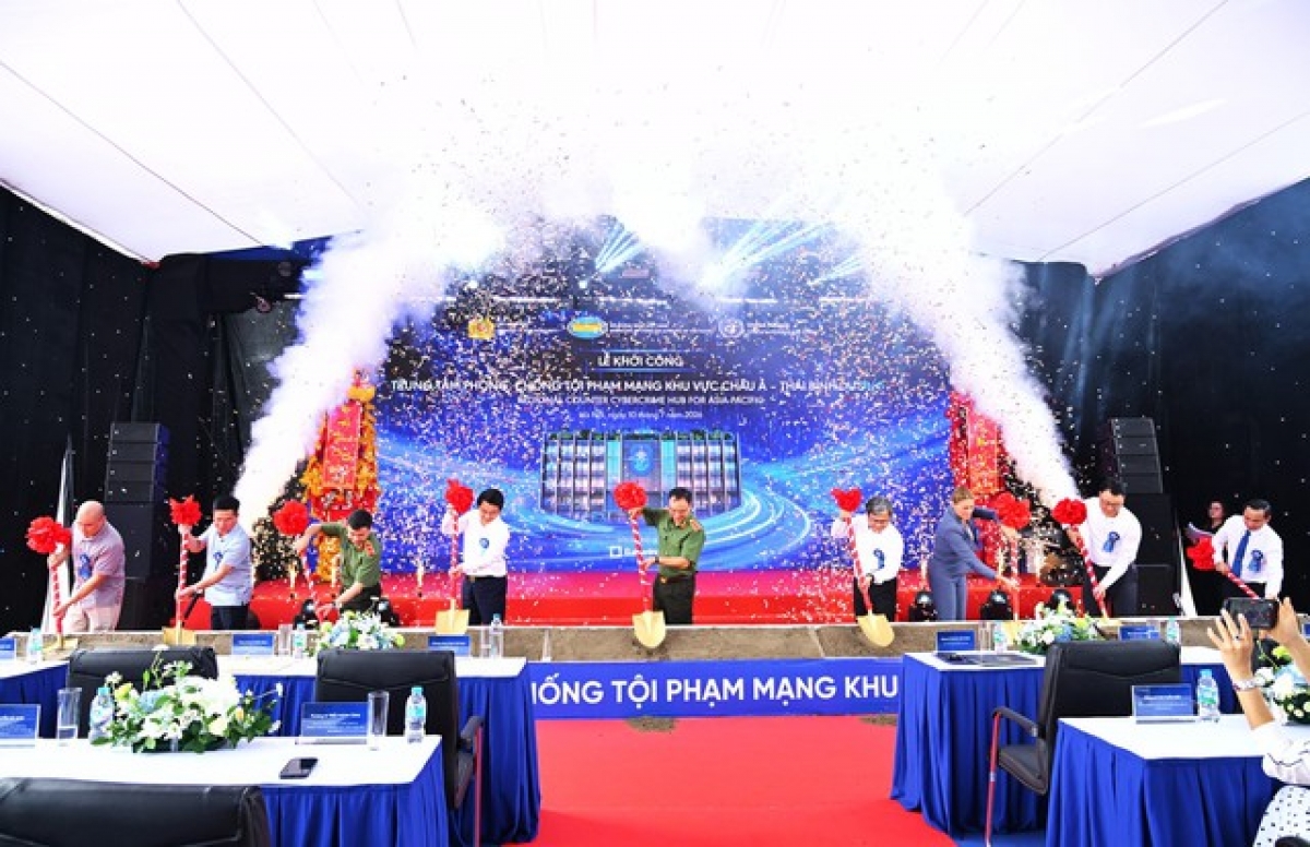 Delegates perform the groundbreaking ceremony for the construction of the headquarters of the Regional Counter Cybercrime Hub for Asia-Pacific. Photo: VGP